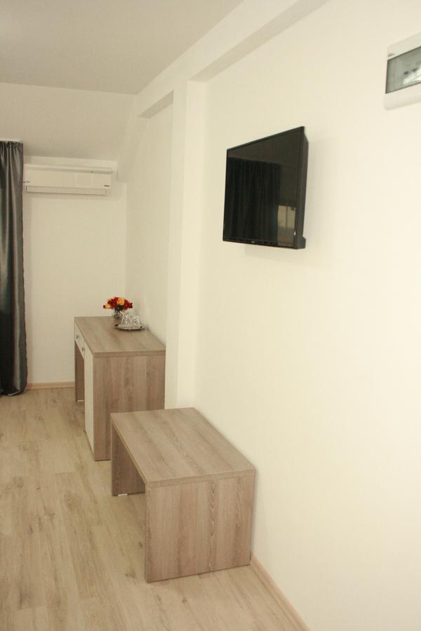 Riana Hotel Adjud Exterior photo