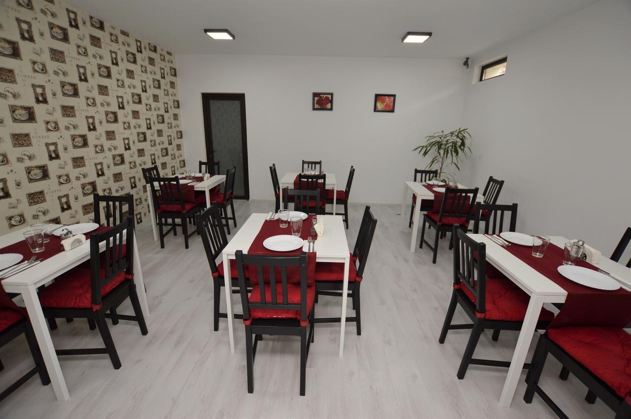 Riana Hotel Adjud Exterior photo