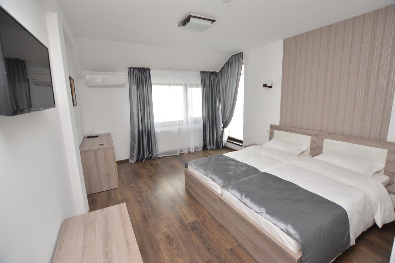 Riana Hotel Adjud Exterior photo